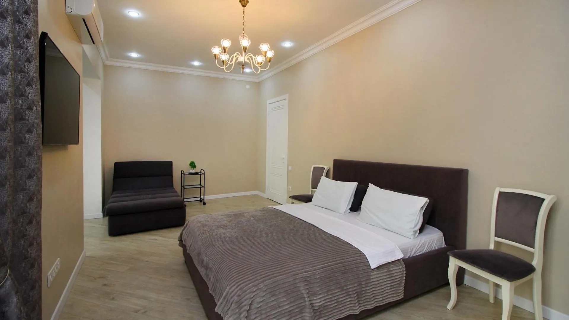 Вид На Горы! 3-Комнаты 2-Спальни Apartments Comfort City Almaty