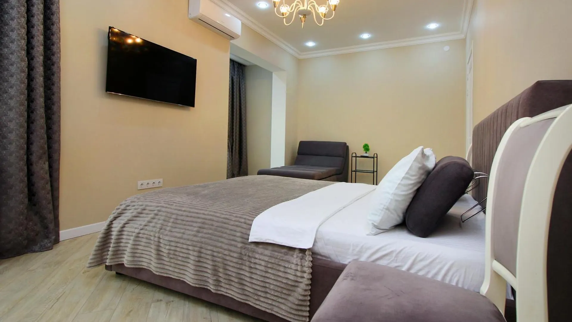 Вид На Горы! 3-Комнаты 2-Спальни Apartments Comfort City Almaty