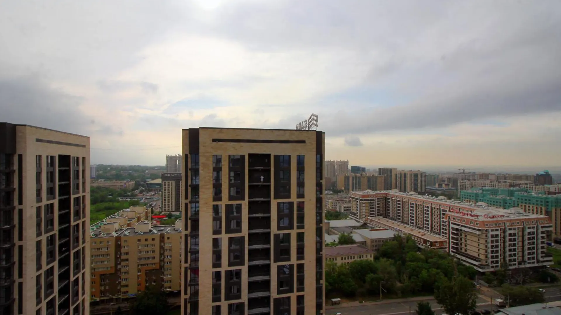 Вид На Горы! 3-Комнаты 2-Спальни Apartments Comfort City Almaty